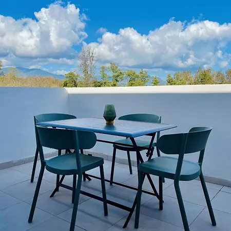 Appt Lumineux Pieds Dans L'eau N181 Linguizzetta