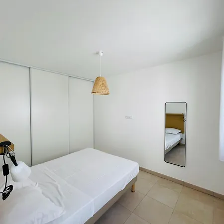 Appt Lumineux Pieds Dans L'eau N181 Apartment Linguizzetta