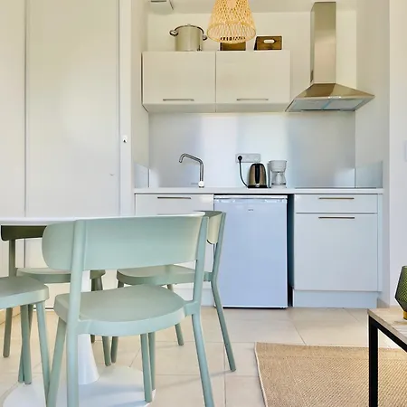 Appt Lumineux Pieds Dans L'eau N181 *