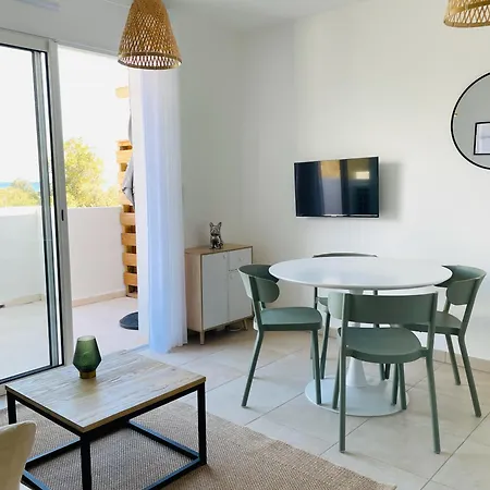 Appt Lumineux Pieds Dans L'eau N181 * Linguizzetta